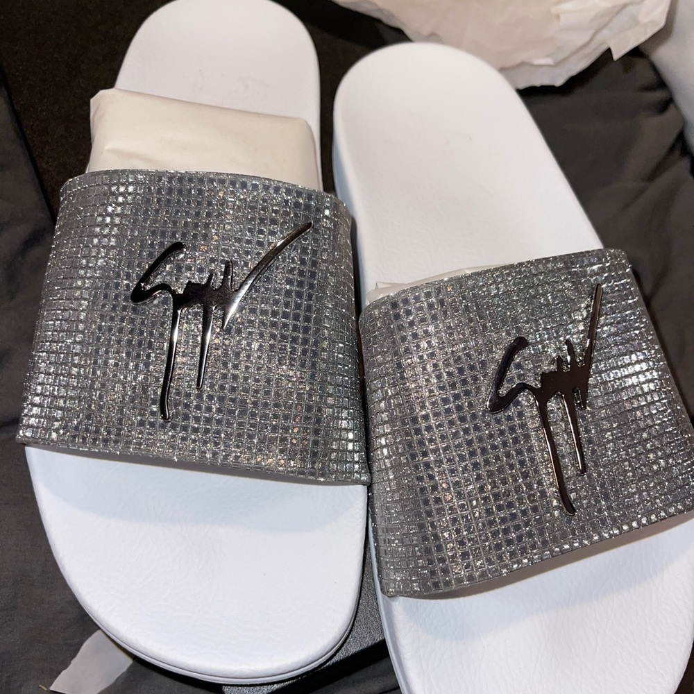 Giuseppe Zanotti Slides
